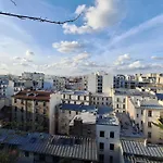 Tres Bel Avec Vue Sur La Tour Eiffel, Grande Terrasse, Coucher De Soleil Parisien Париж