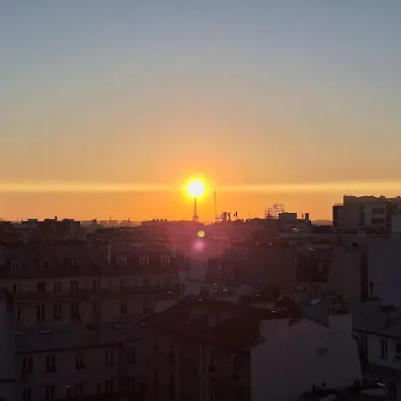 Tres Bel Avec Vue Sur La Tour Eiffel, Grande Terrasse, Coucher De Soleil Parisien * Paris