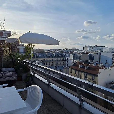 Tres Bel Avec Vue Sur La Tour Eiffel, Grande Terrasse, Coucher De Soleil Parisien Апартаменты *